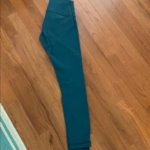Size 4 lululemon 7/8 leggings